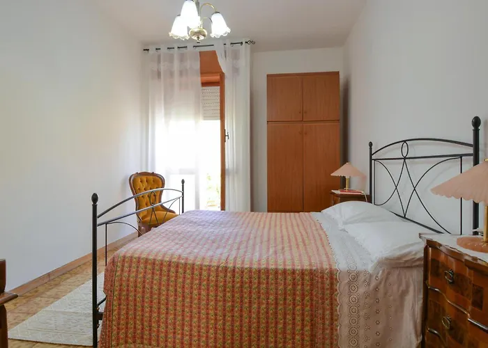 2 Bedroom Lovely In Appartement Bosa